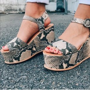 Dolce vita Snake platforms
